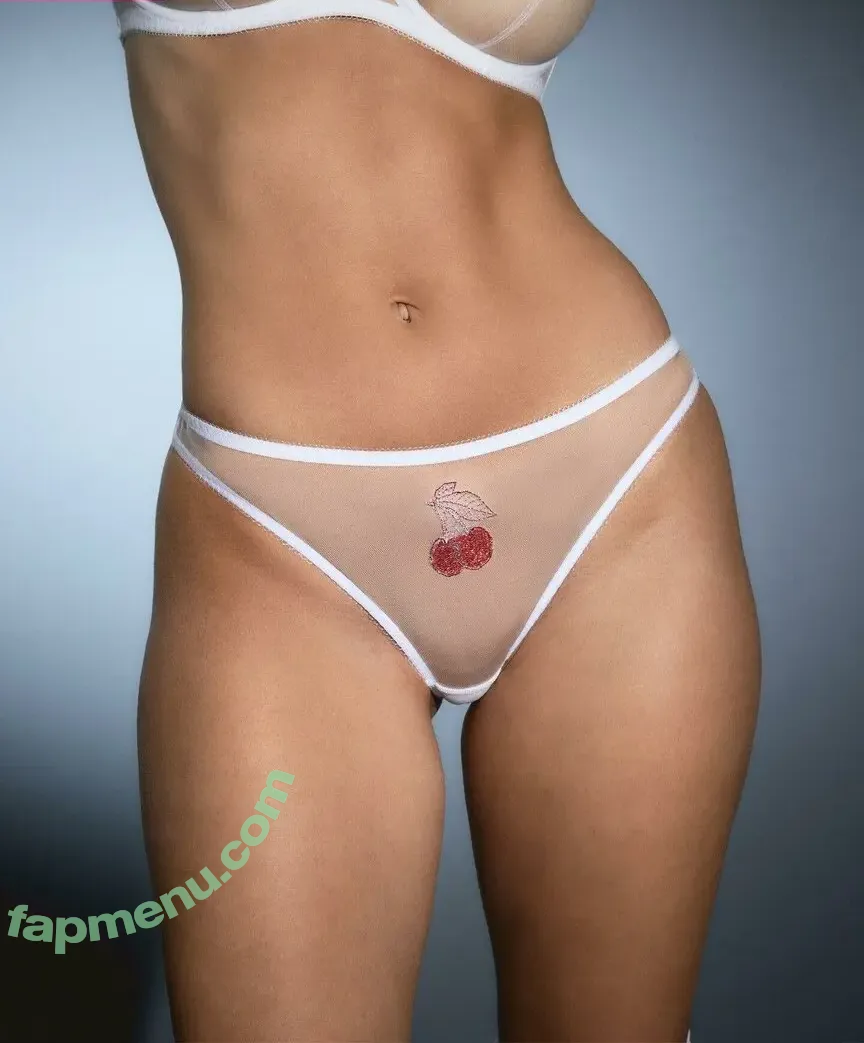 Laura Oganessian nude photo #0468 (lauraoganessian)