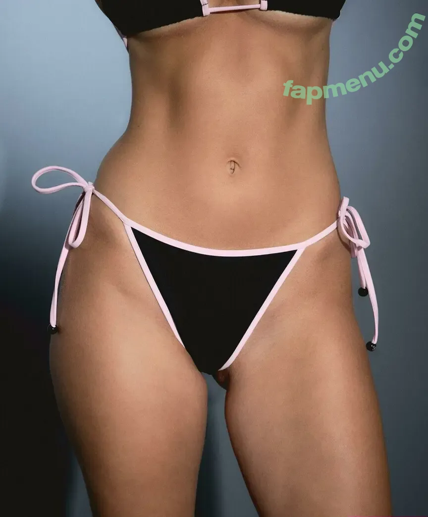 Laura Oganessian nude photo #0478 (lauraoganessian)