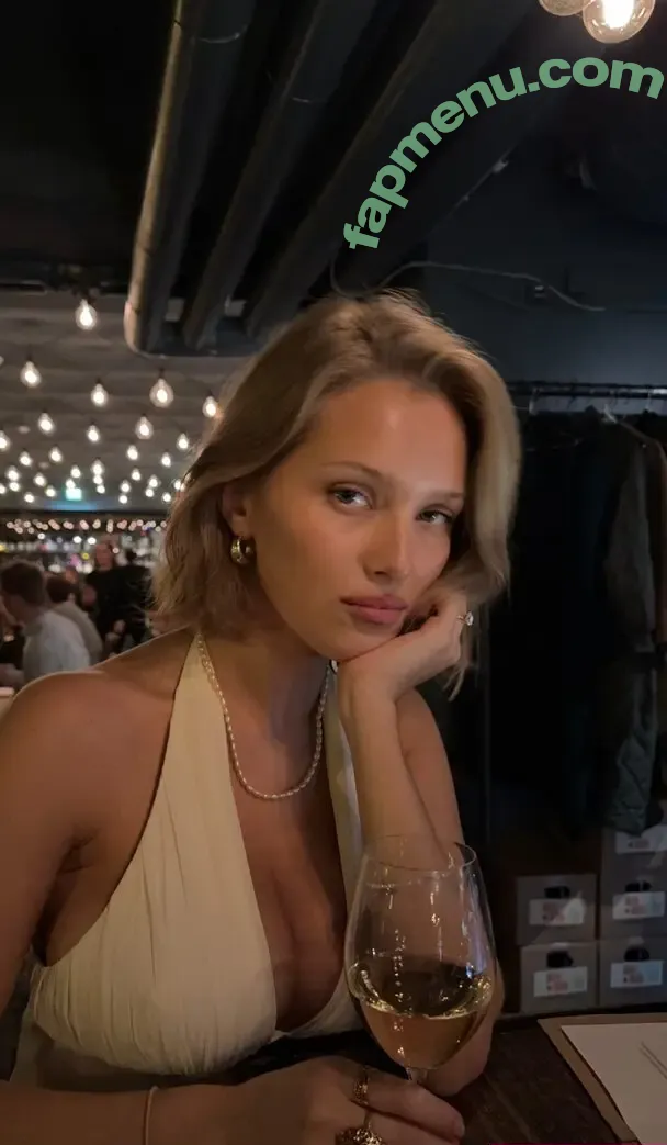 Laura Oganessian nude photo #0485 (lauraoganessian)