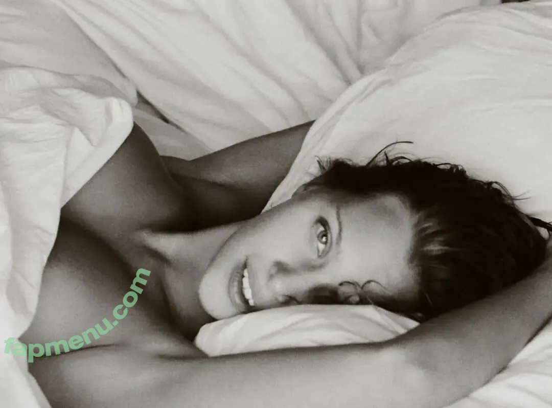 Laura Oganessian nude photo #0621 (Lauraoganessian)