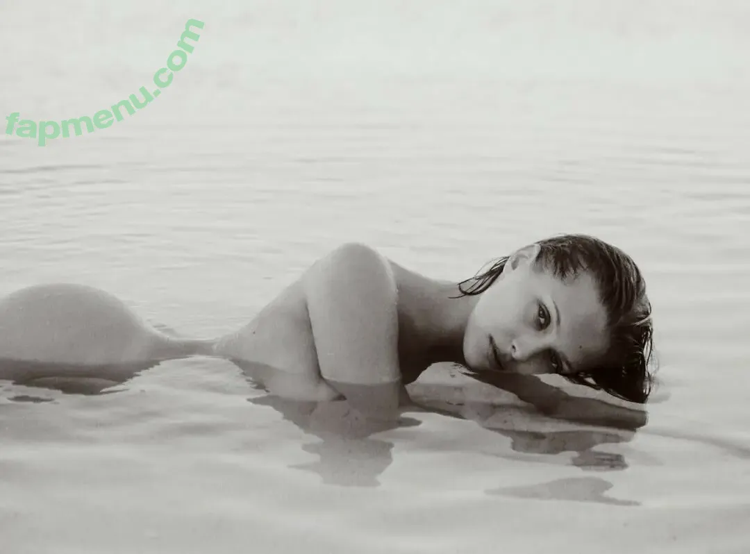 Laura Oganessian nude photo #0623 (Lauraoganessian)