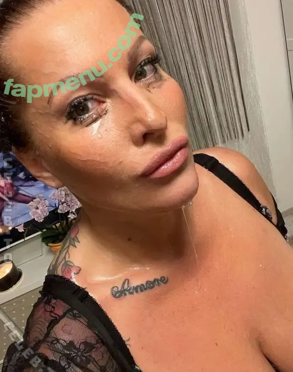 Laura Orsolya nude photo #0422 (laura_orsolya / orsolya.laura)