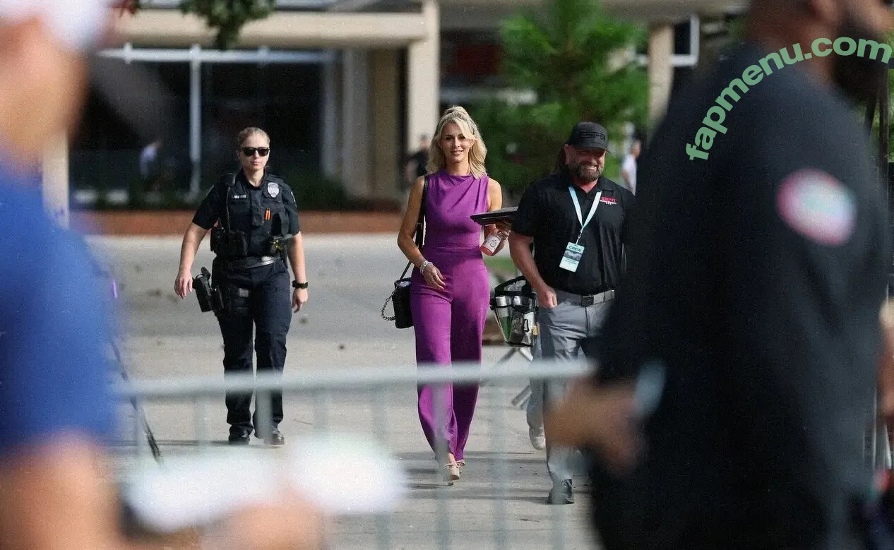 Laura Rutledge nude photo #0174 (lauramrutledge)