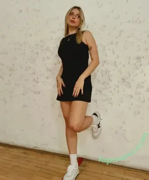 Laura Schadeck / lauraschadeck nude photo #0036