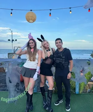 Laura Schadeck / lauraschadeck nude photo #0071