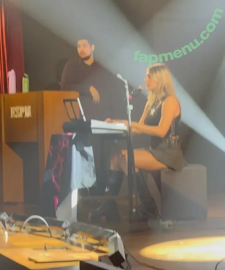 Laura Schadeck nude photo #0038 (lauraschadeck)