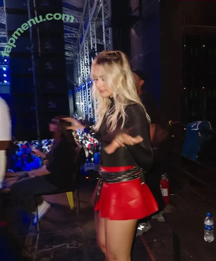 Laura Schadeck nude photo #0042 (lauraschadeck)