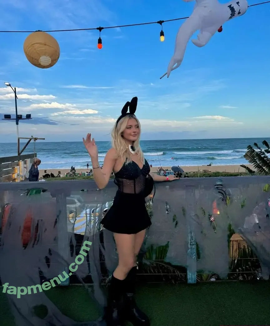 Laura Schadeck nude photo #0046 (lauraschadeck)