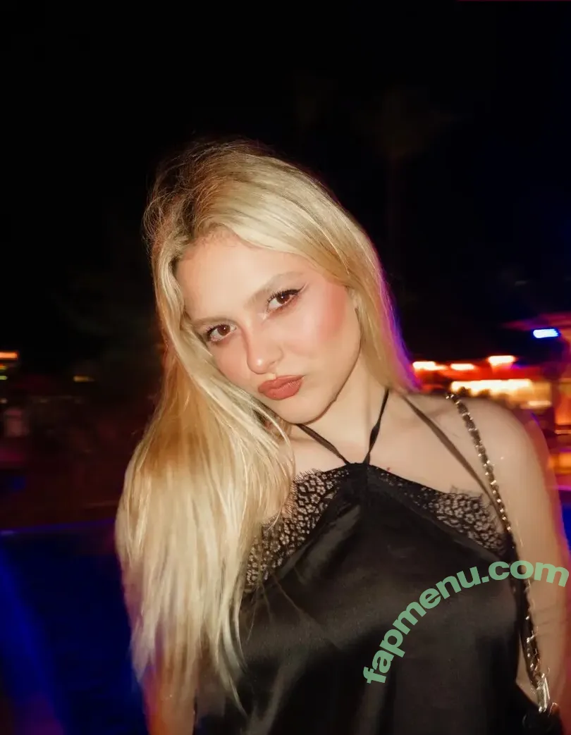 Laura Schadeck nude photo #0087 (lauraschadeck)