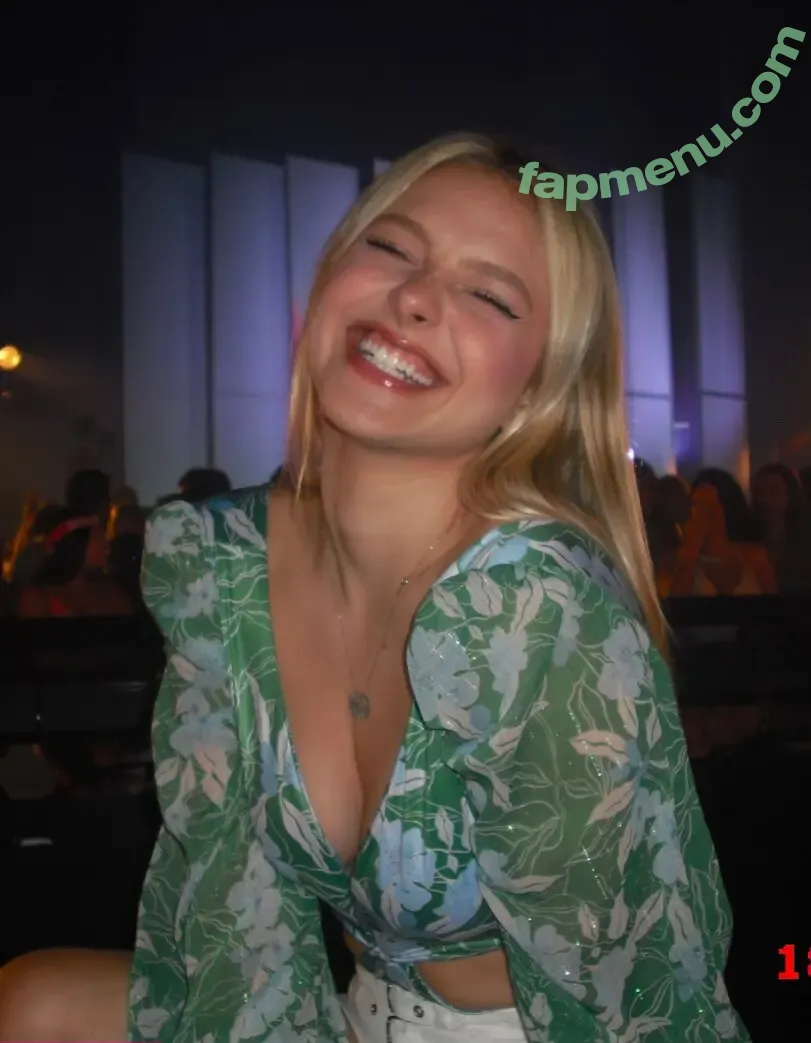 Laura Schadeck nude photo #0093 (lauraschadeck)