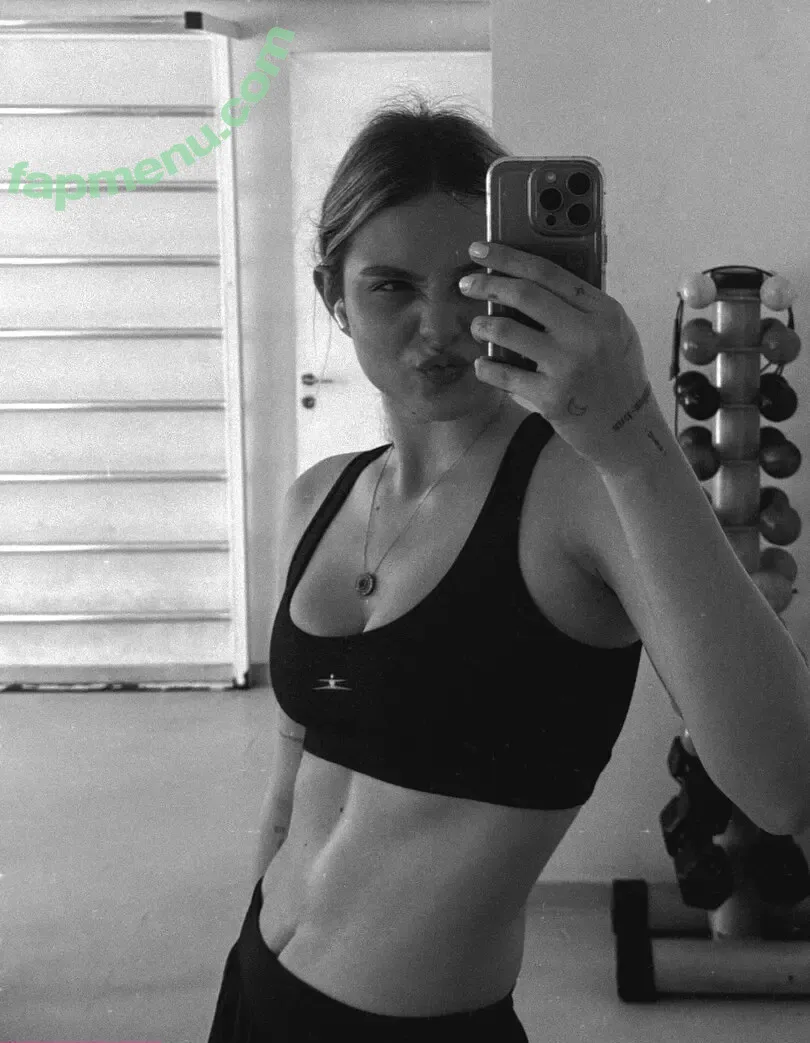 Laura Schadeck nude photo #0100 (lauraschadeck)