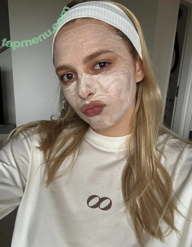 Laura Schadeck nude photo #0102 (lauraschadeck)