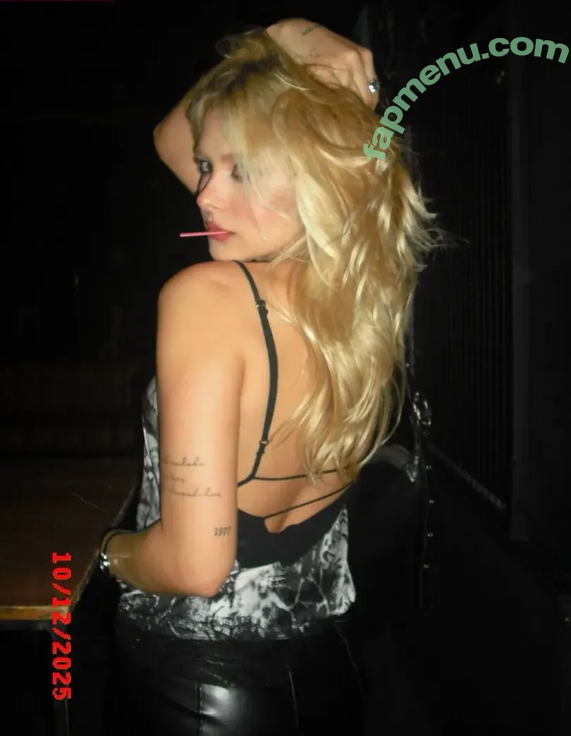 Laura Schadeck nude photo #0104 (lauraschadeck)