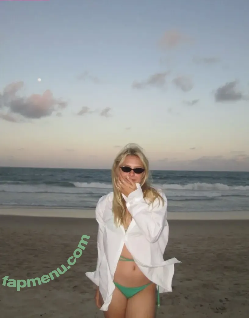 Laura Schadeck nude photo #0125 (lauraschadeck)