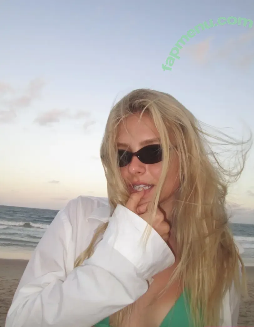 Laura Schadeck nude photo #0126 (lauraschadeck)