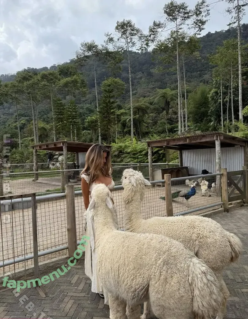 Laura Schultz nude photo #0440 (laa.schu)