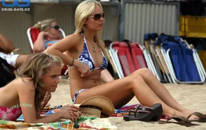 Laura Vandervoort / lauravandervoort nude photo #0016