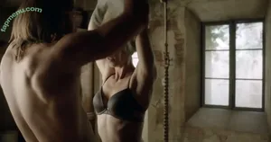 Laura Vandervoort / lauravandervoort nude photo #0023