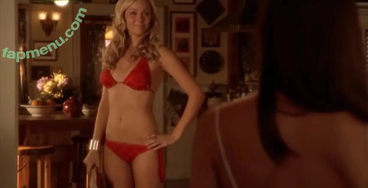 Laura Vandervoort nude photo #0011 (lauravandervoort)