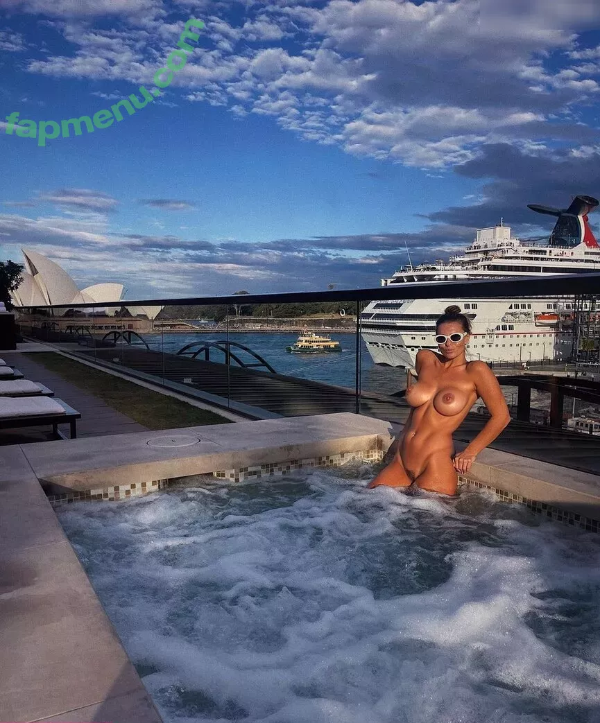 Laura Wontorra nude photo #0331 (LauraWontorra / WontorraLaura / laura_wontorra)