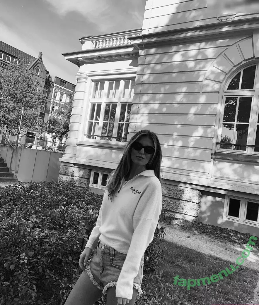 Laura Wontorra nude photo #0366 (LauraWontorra / WontorraLaura / laura_wontorra)