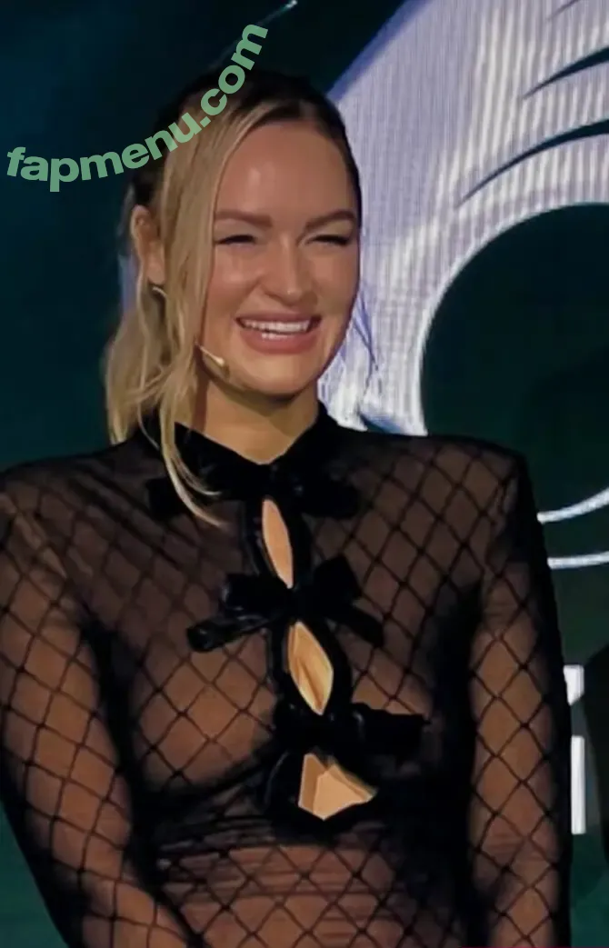 Laura Woods nude photo #0132 (laurawoodstv)