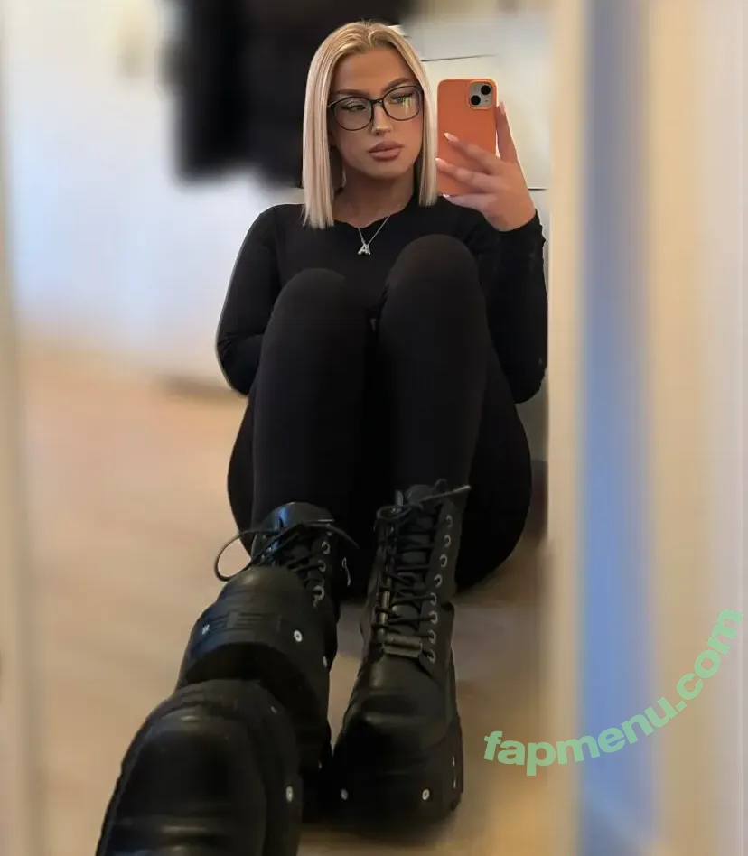 Lauraasterya nude photo #0002 (Lauraasterya)