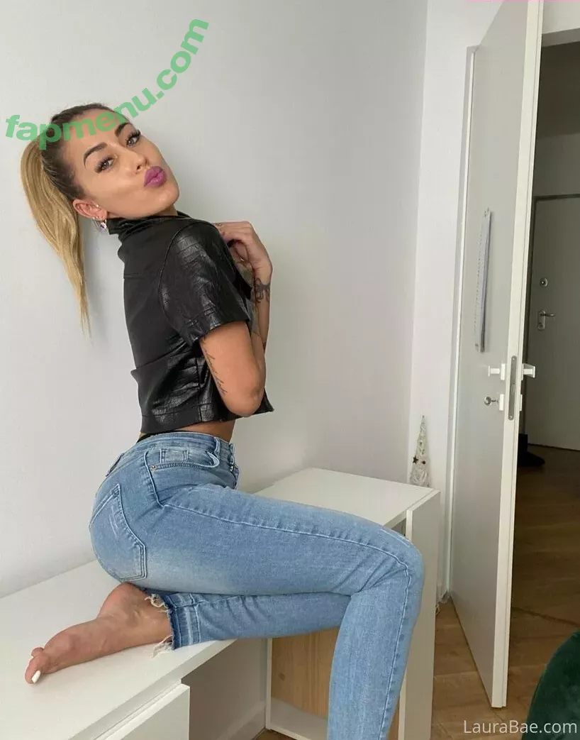 laurabae_ nude photo #0062 (laramonroe_ / laramonroefree)