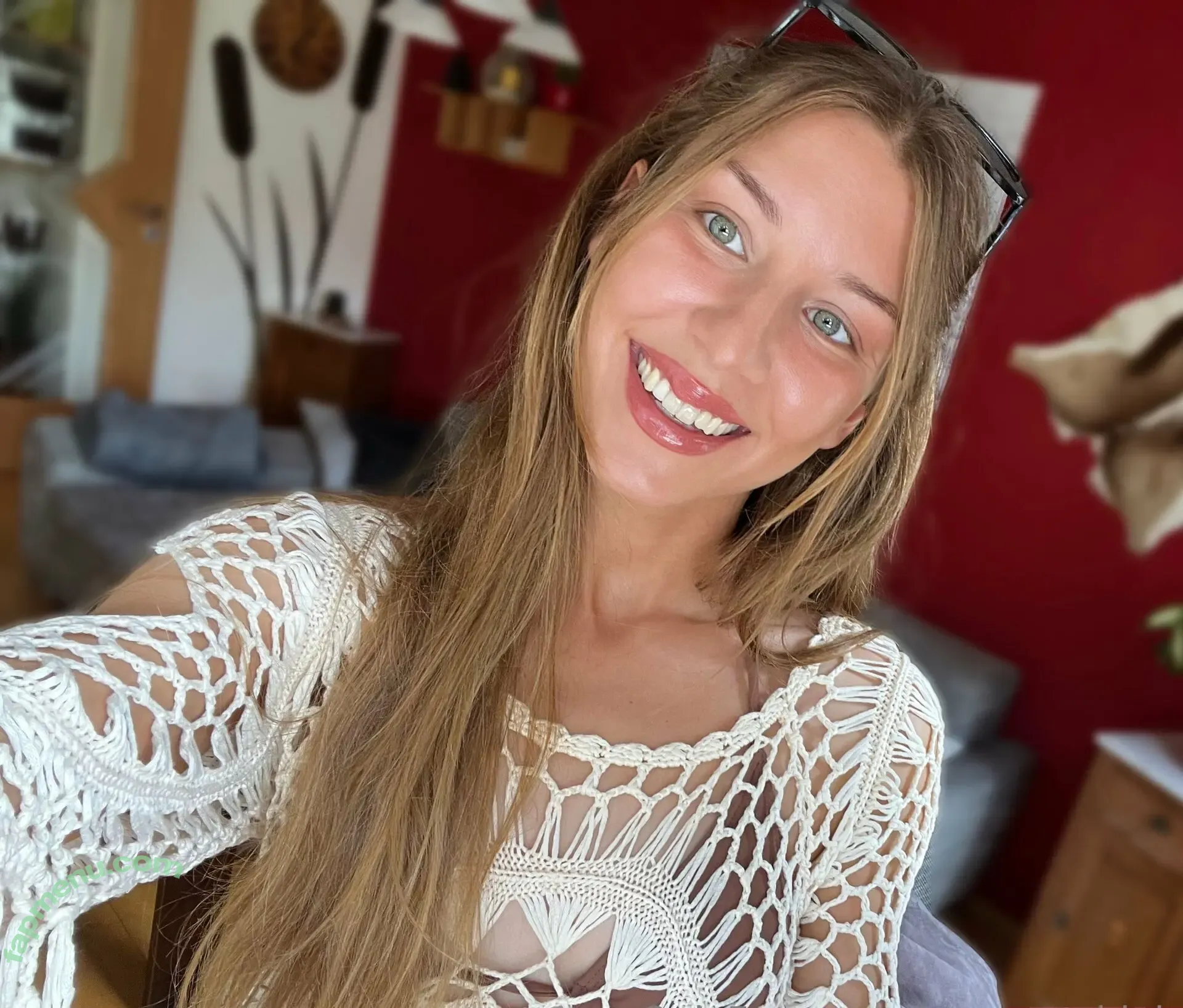 lauragetshigh nude photo #0134 (laura_high)