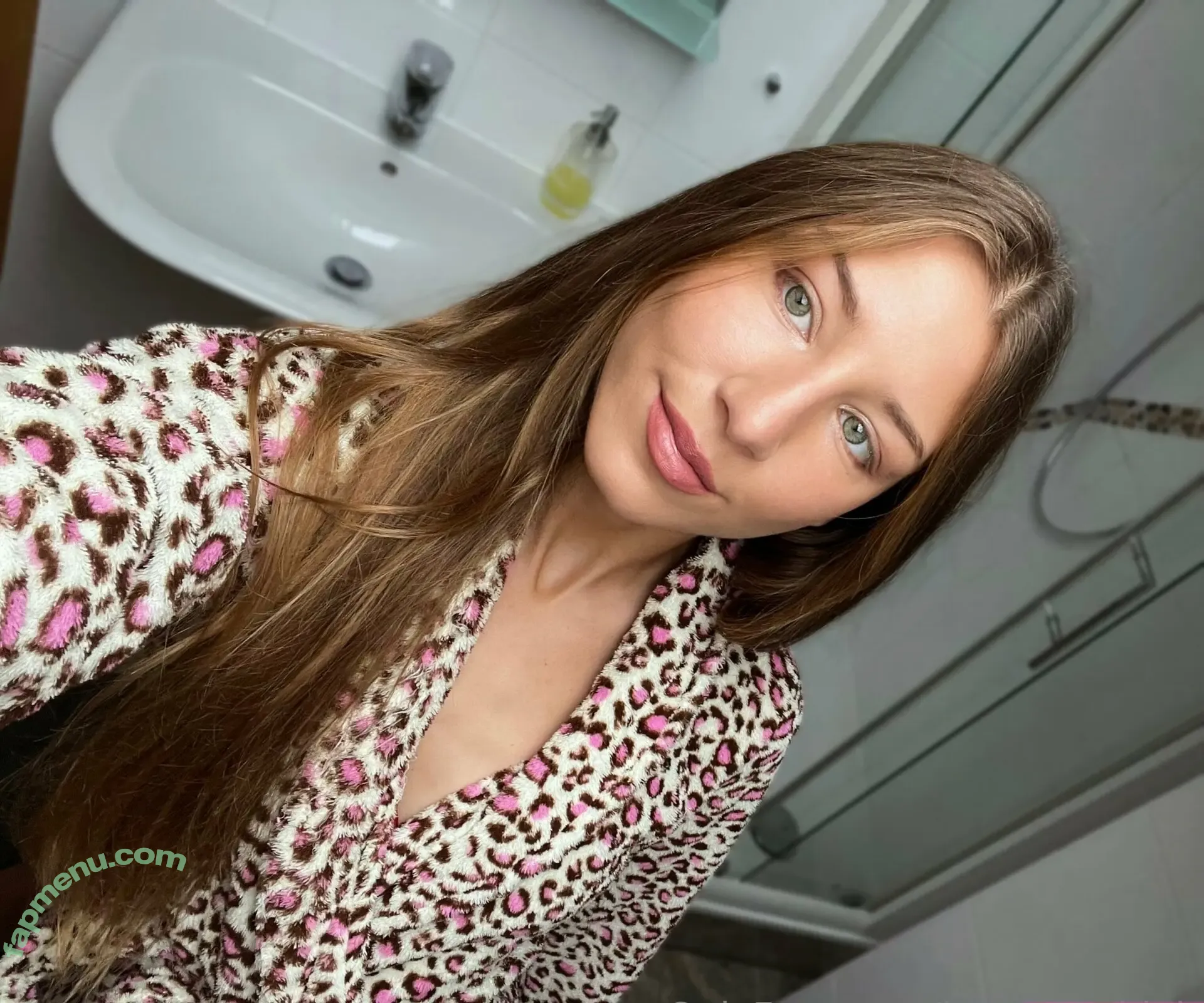lauragetshigh nude photo #0146 (laura_high)