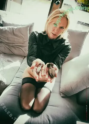 Lauralina / modellauralina / sedcards nude photo #0019