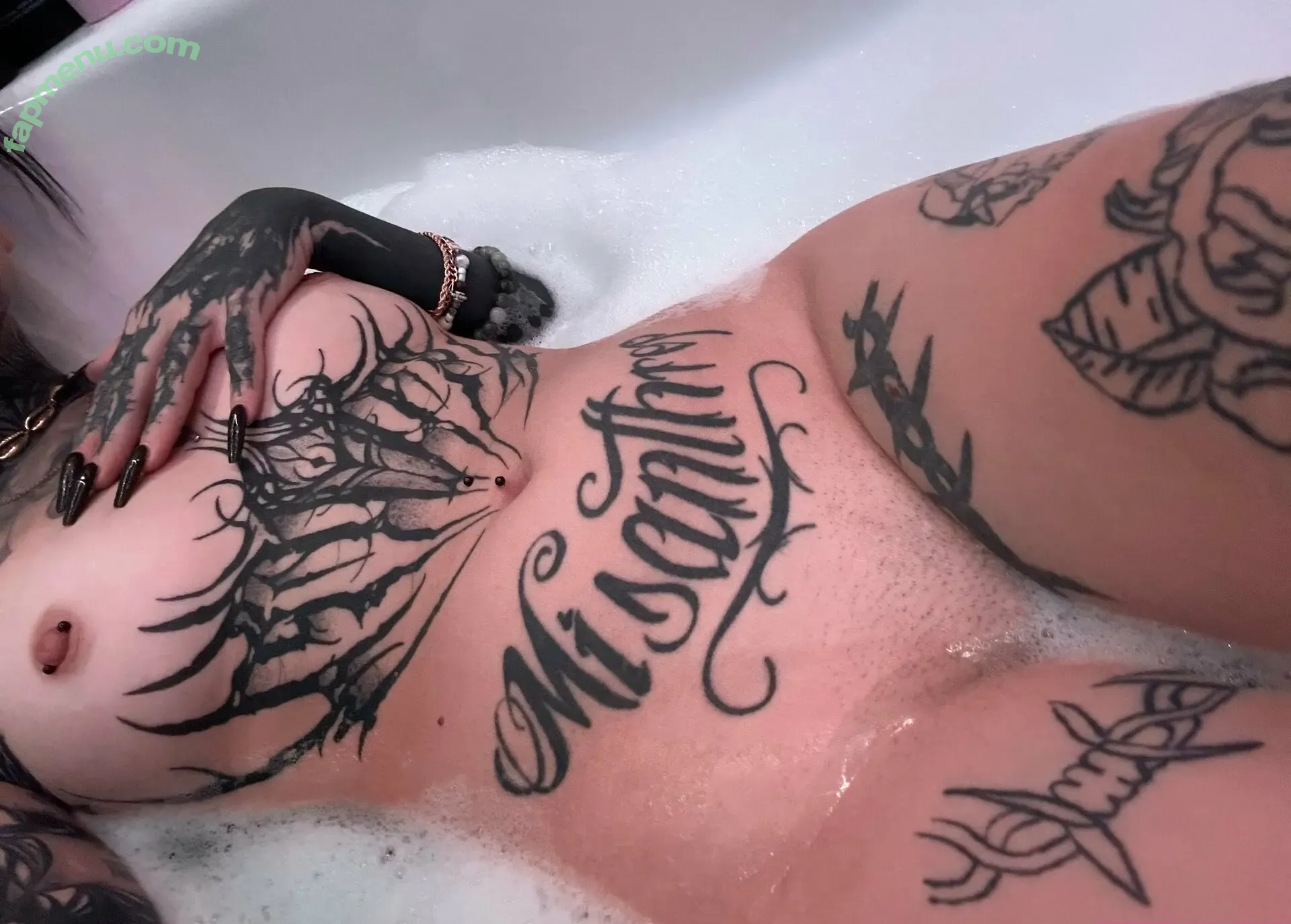 Laurasorooo nude photo #0080 (laurachesnok)