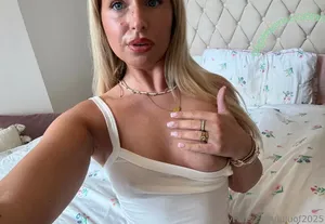 lauratreadgold0 / lauratreadgold / luluof2025 nude photo #0016
