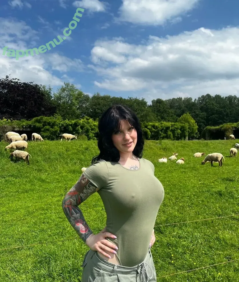 lauravandendriessche nude photo #0013 (lauravandendriessche)