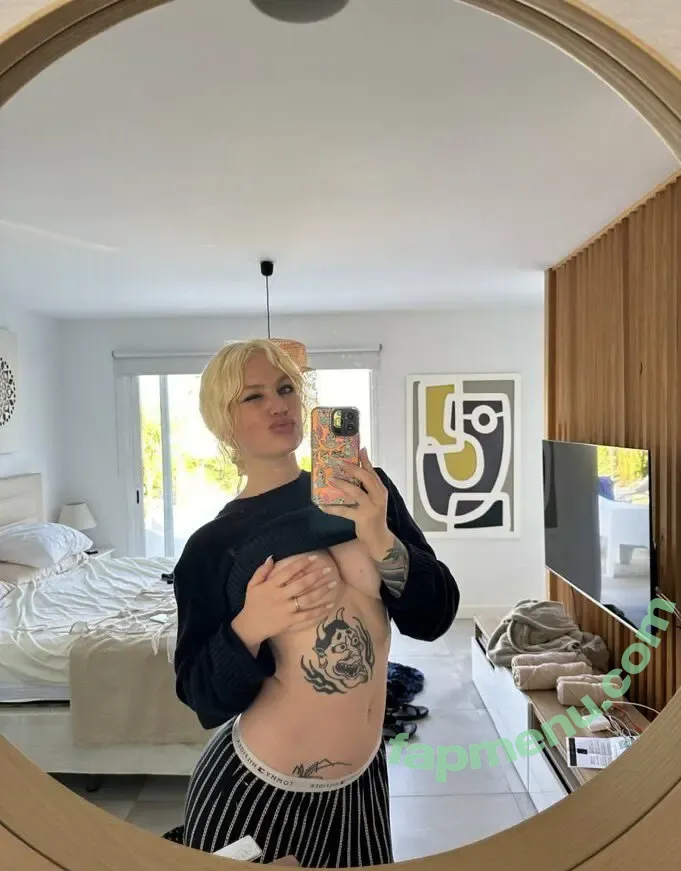 lauravandendriessche nude photo #0016 (lauravandendriessche)