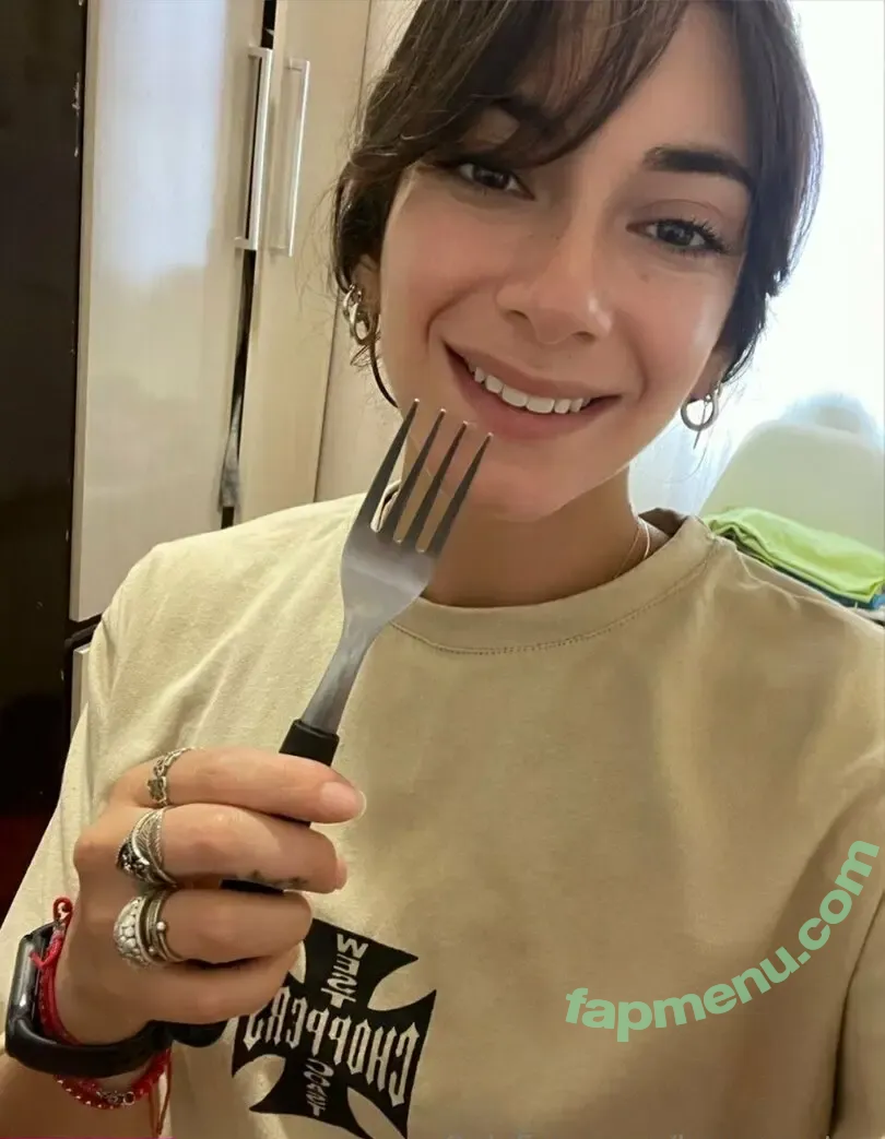 laurawantsu nude photo #0006 (laurawantsu)