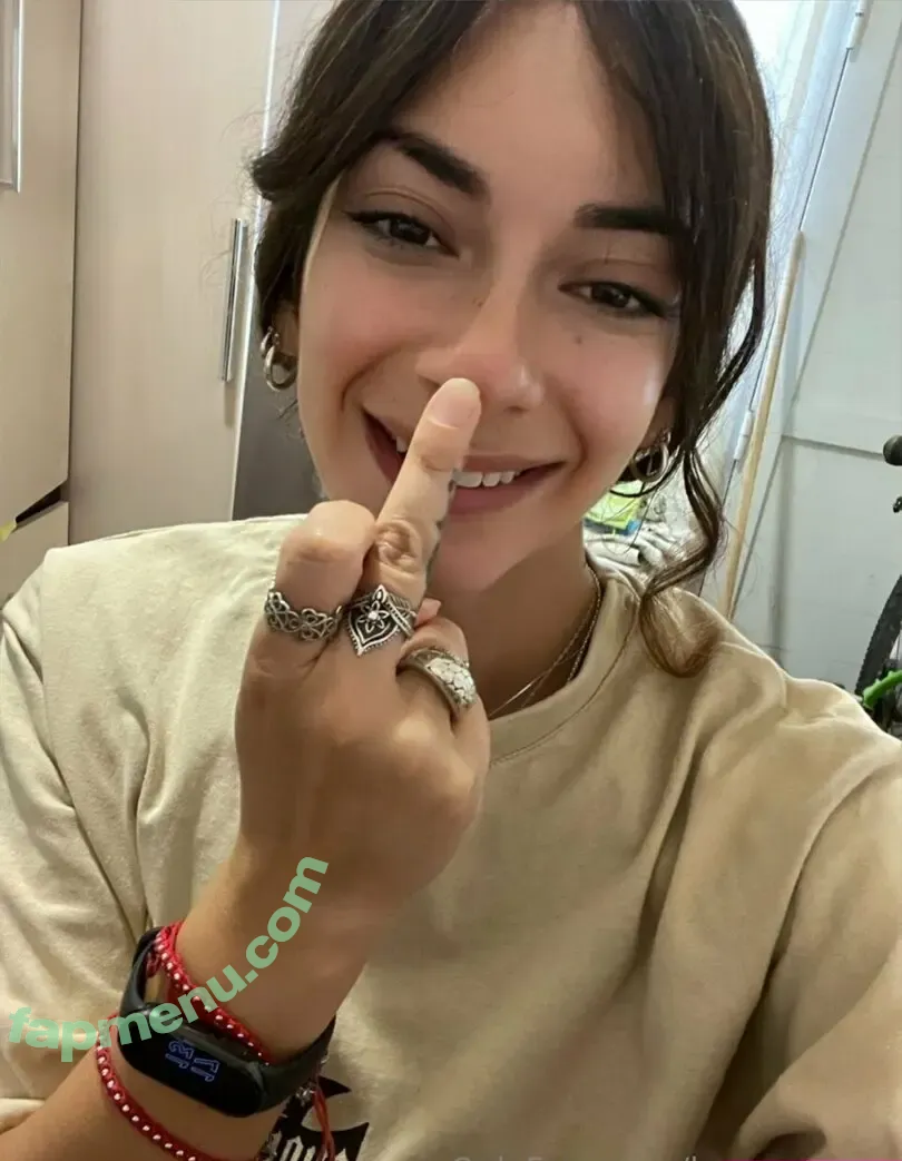 laurawantsu nude photo #0015 (laurawantsu)