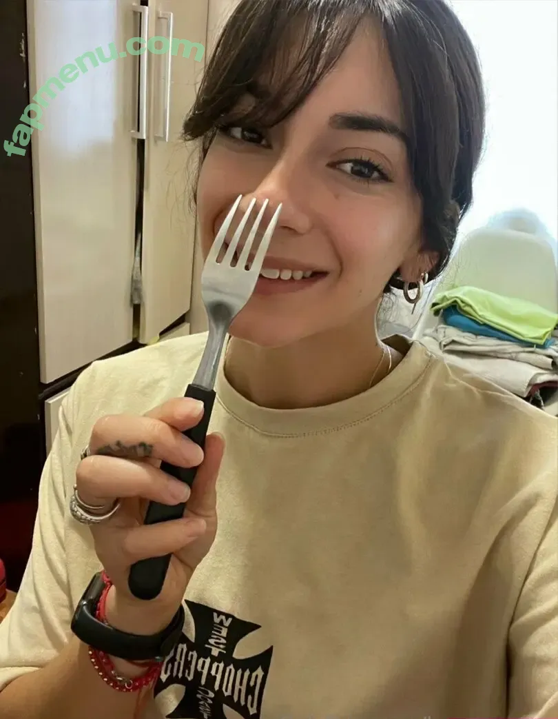 laurawantsu nude photo #0021 (laurawantsu)
