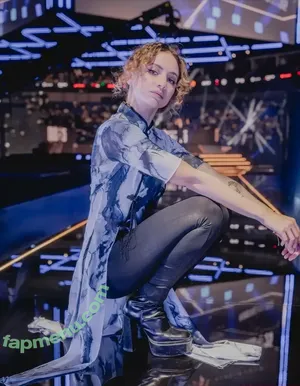 Laure Valée / laure_bv nude photo #0470