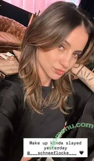 Laure Valée / laure_bv nude photo #0491