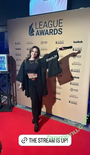 Laure Valée / laure_bv nude photo #0492