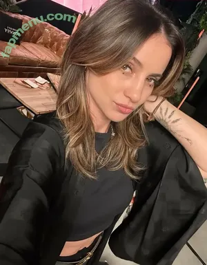 Laure Valée / laure_bv nude photo #0495