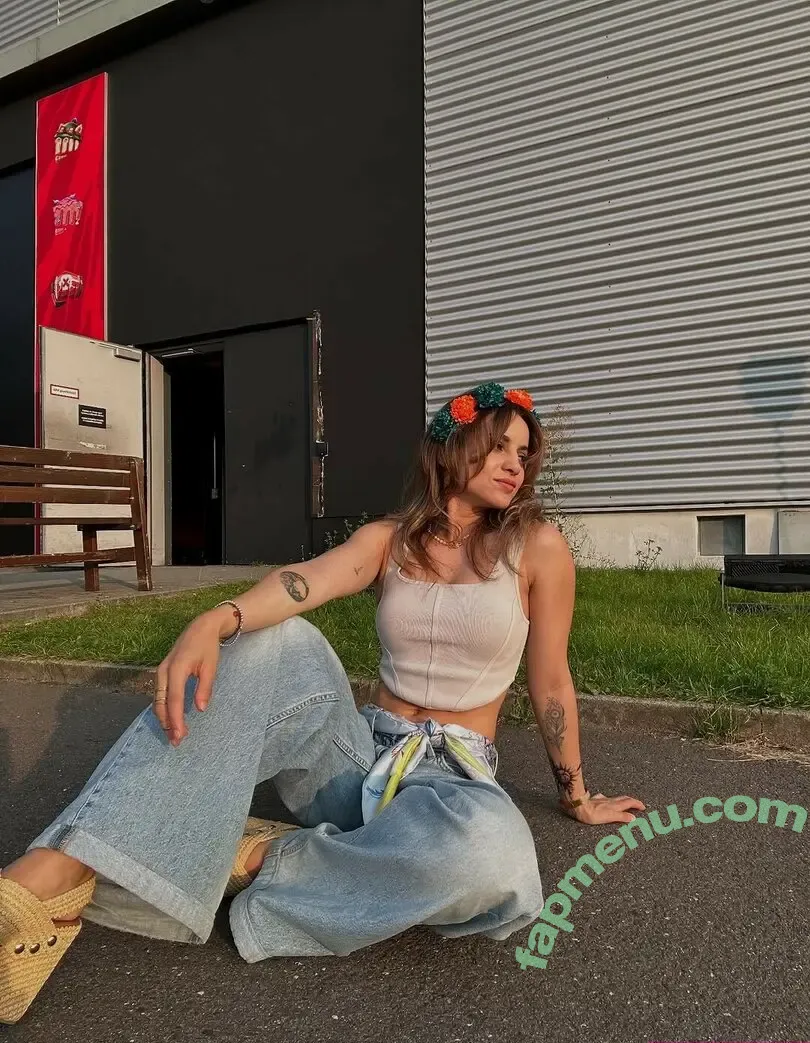 Laure Valée nude photo #0441 (laure_bv)