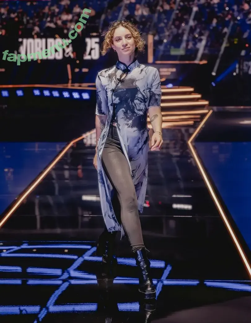 Laure Valée nude photo #0471 (laure_bv)