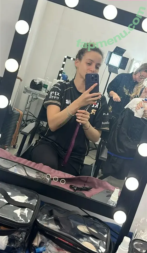 Laure Valée nude photo #0483 (laure_bv)