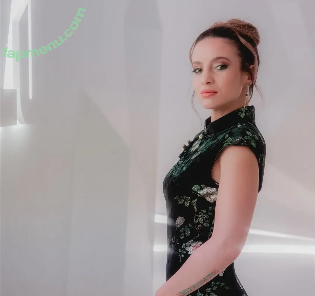 Laure Valée nude photo #0486 (laure_bv)