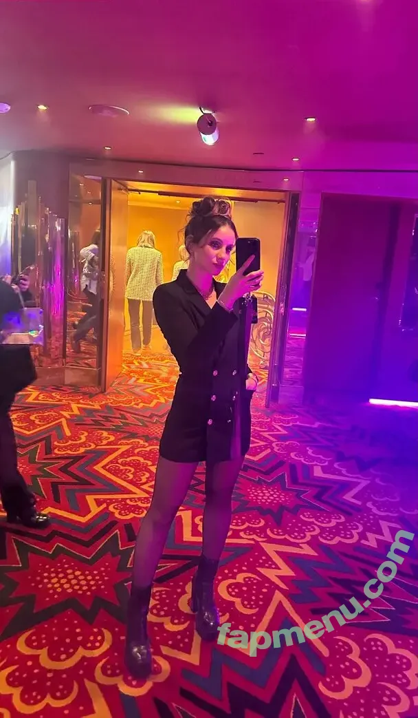 Laure Valée nude photo #0498 (laure_bv)