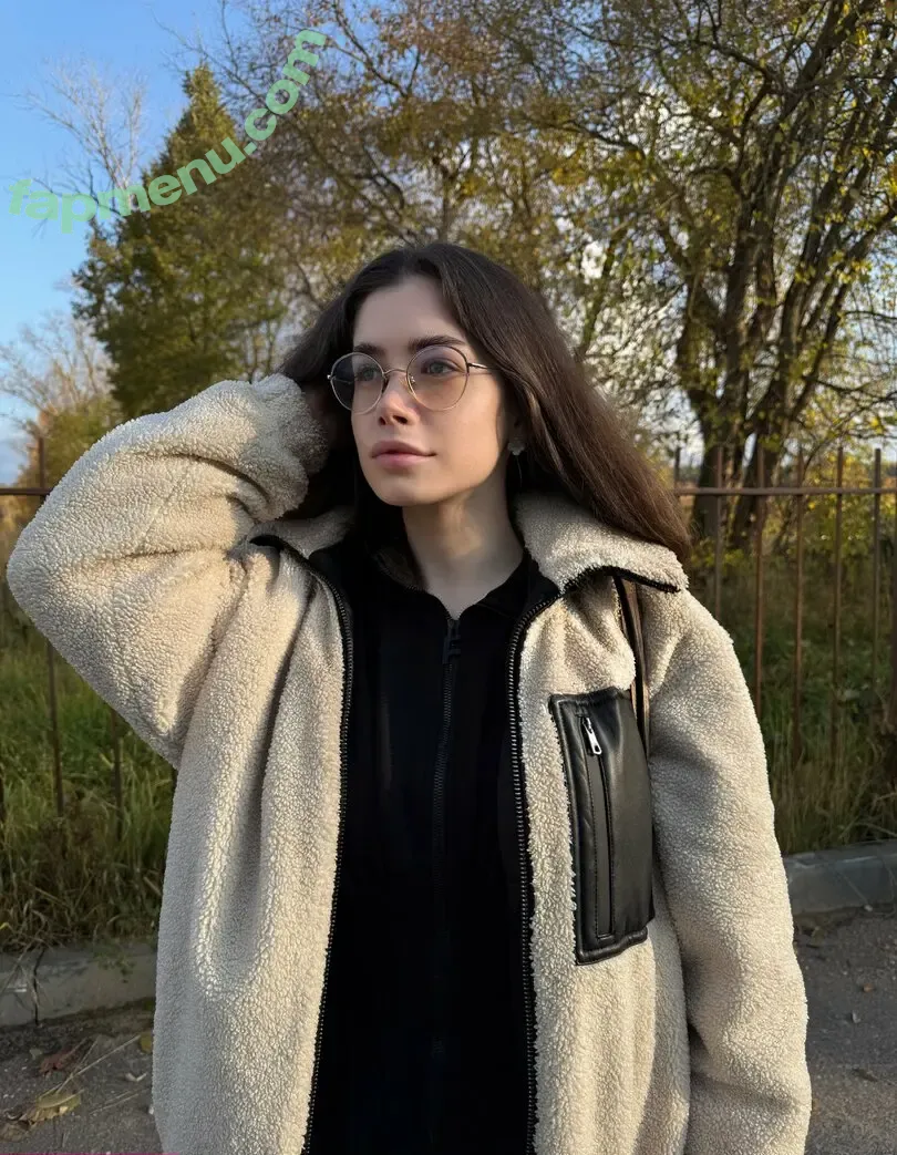 Laureljeune nude photo #0082 (Widowkush1)