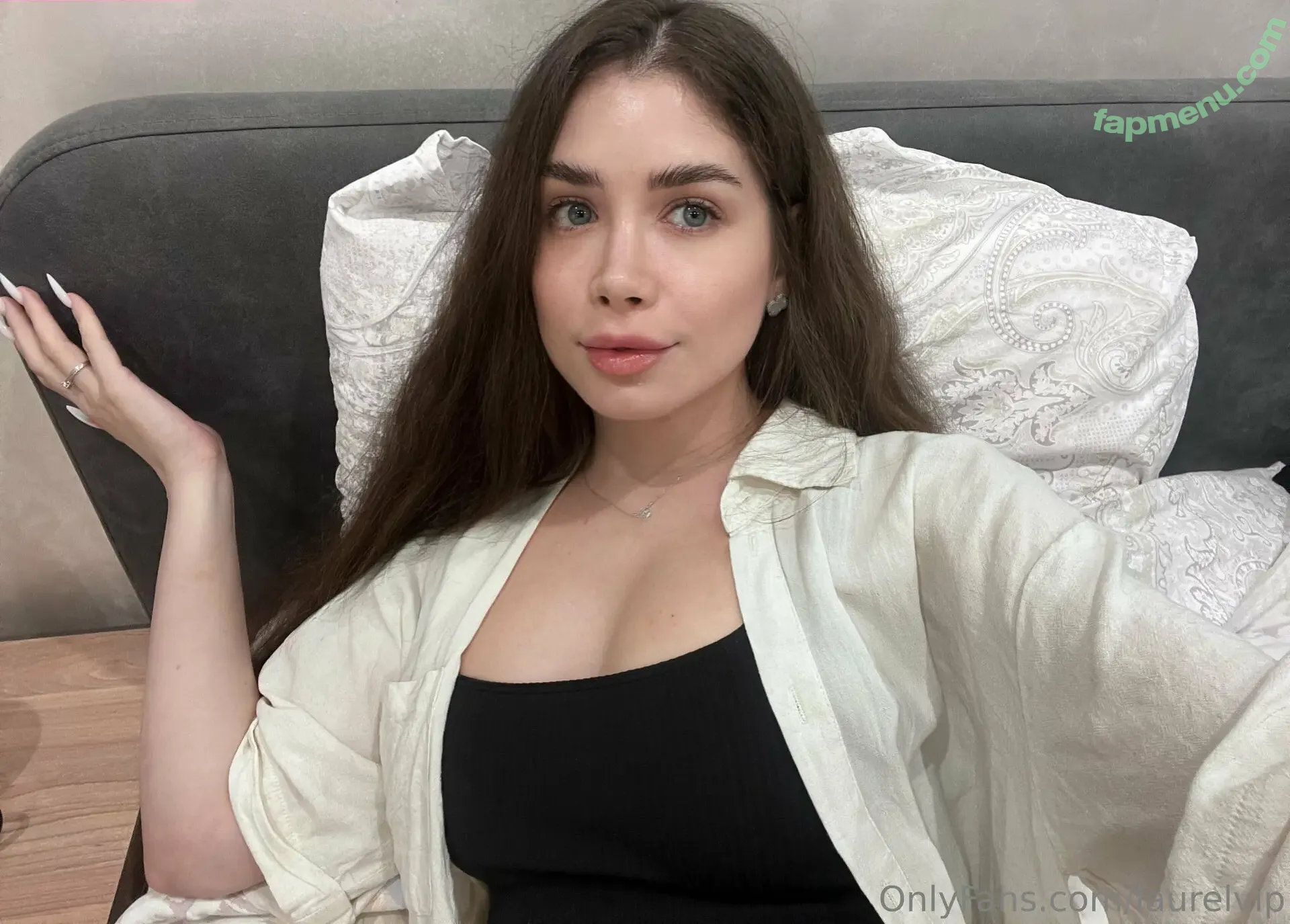 laurelvip nude photo #0024 (laureljeune)
