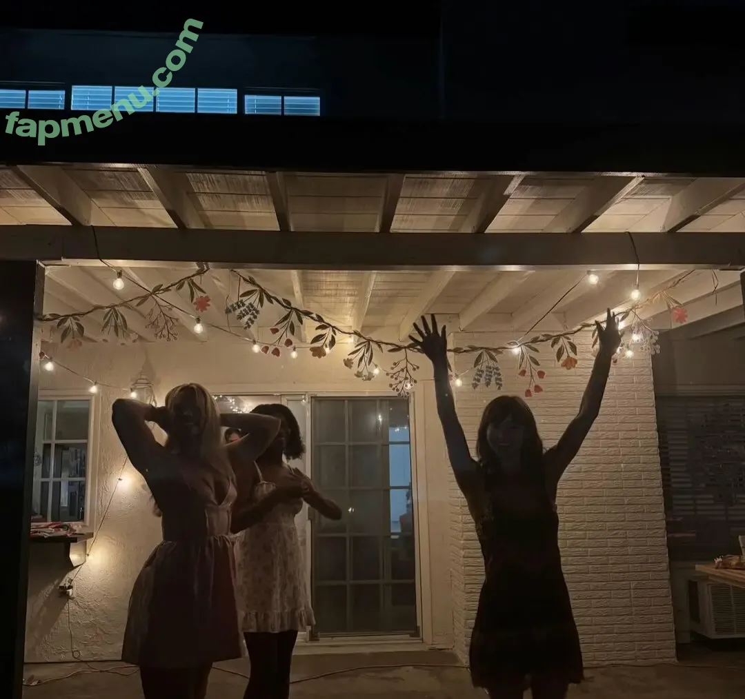 Lauren Donzis nude photo #0161 (laurendonzis)